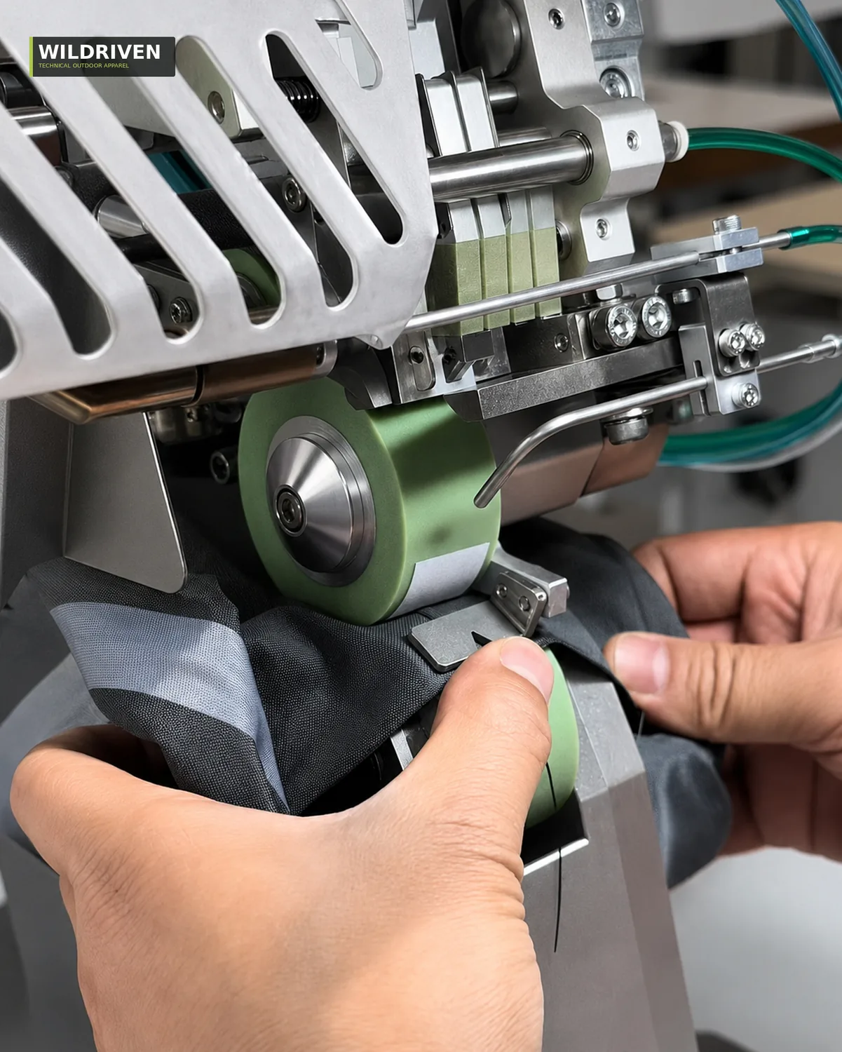 Close-up technical seam sealing construction